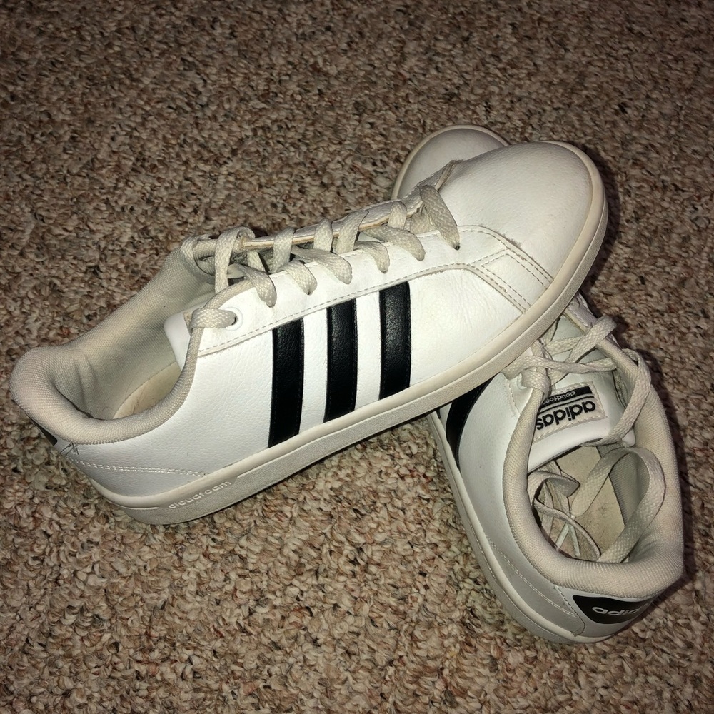 Adidas cloadfoam tennis shoes